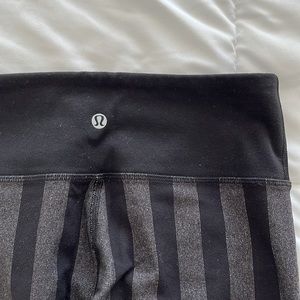 Lululemon capri yoga pants black and grey